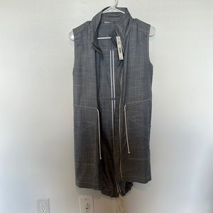 T. Tahari Small Sleeveless Vest